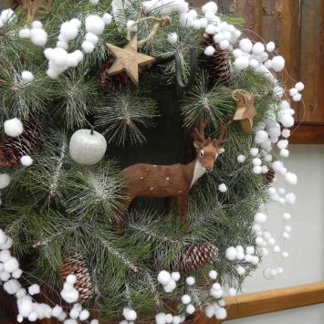 Dekokranz (45 cm) mit Schnee und Tannenzapfen